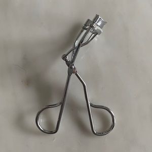 🆓💄 Sally Hansen eyelash curler in stainless